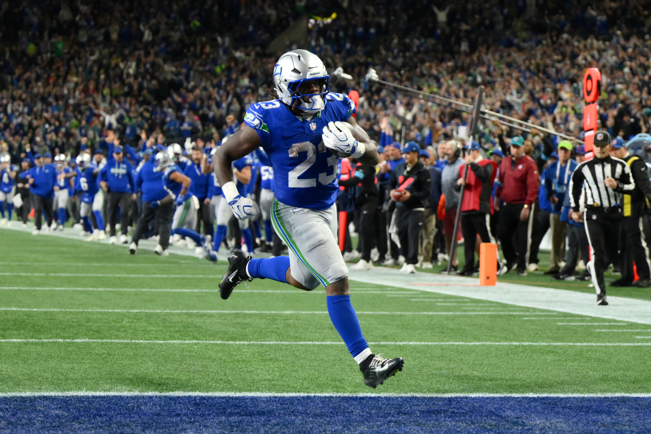 Seahawks' Emanuel Wilson outshines Kenneth Walker III on SNF