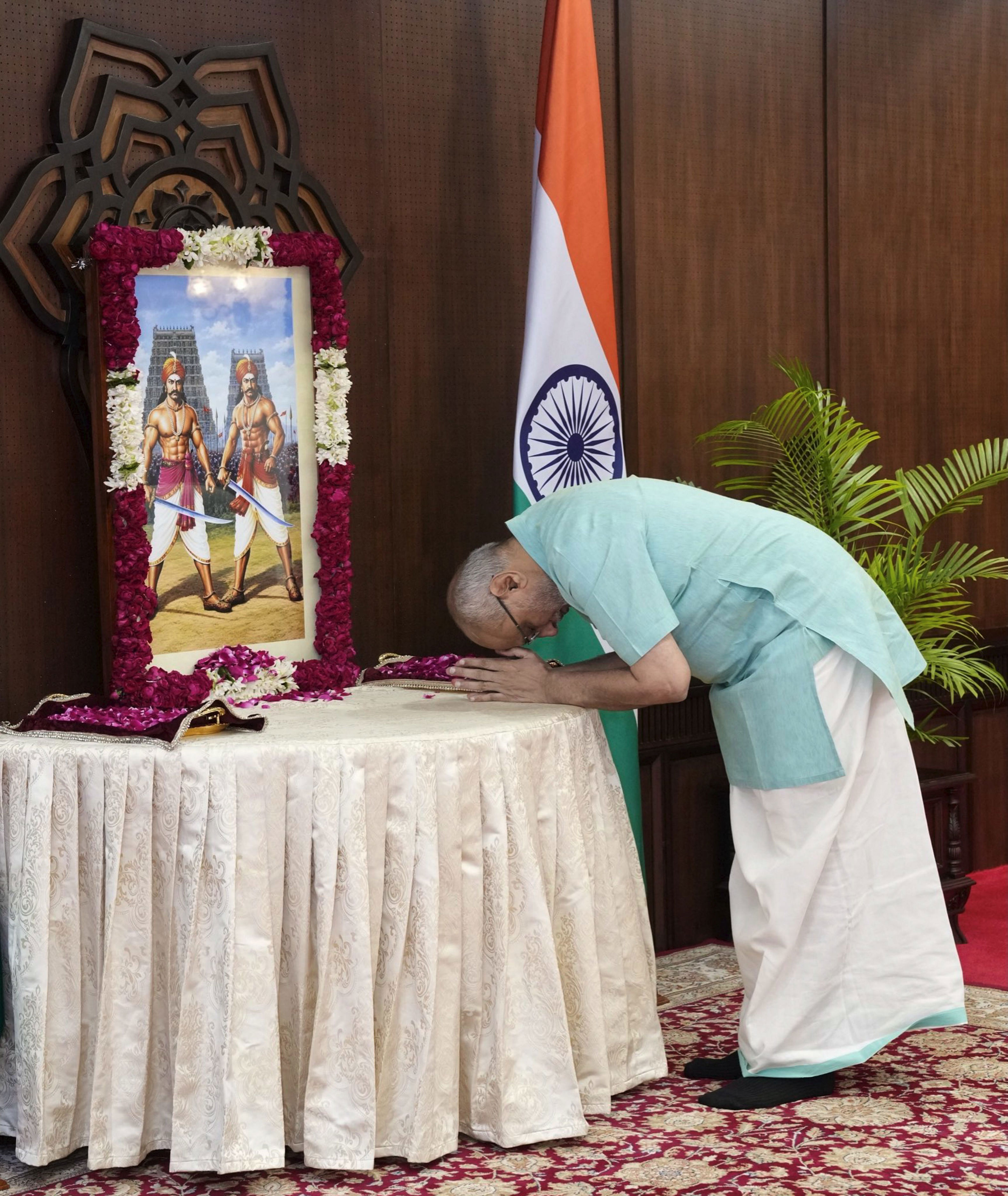 Vice president offers prayers at Tirumala