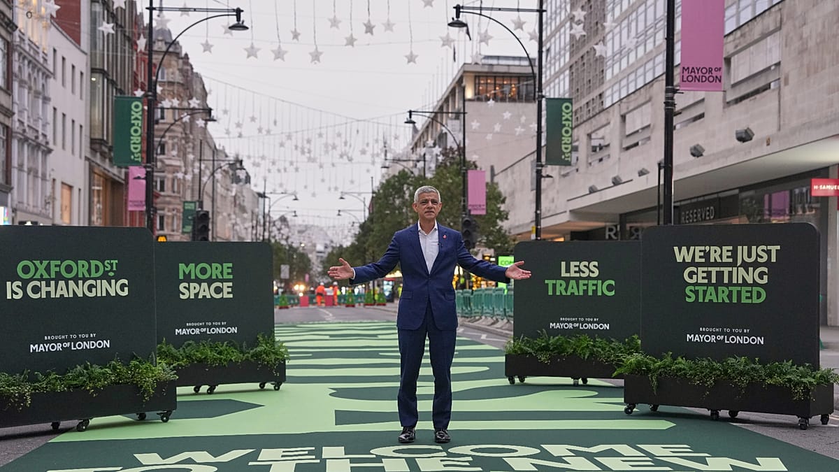 UK: Oxford Street pedestrianisation begins in central London