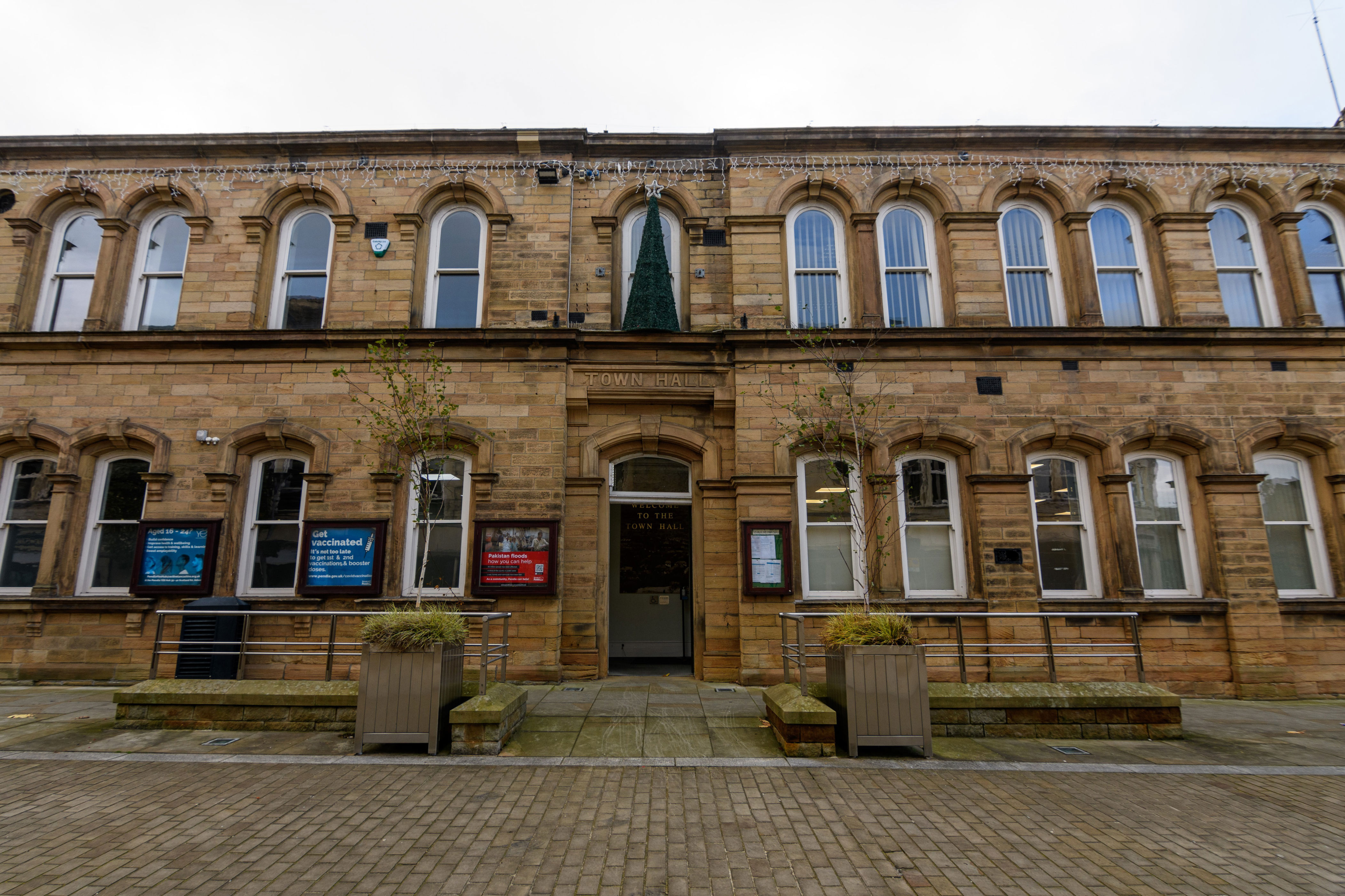 Two men fined more than £3,000 for abandoning vehicles in Nelson