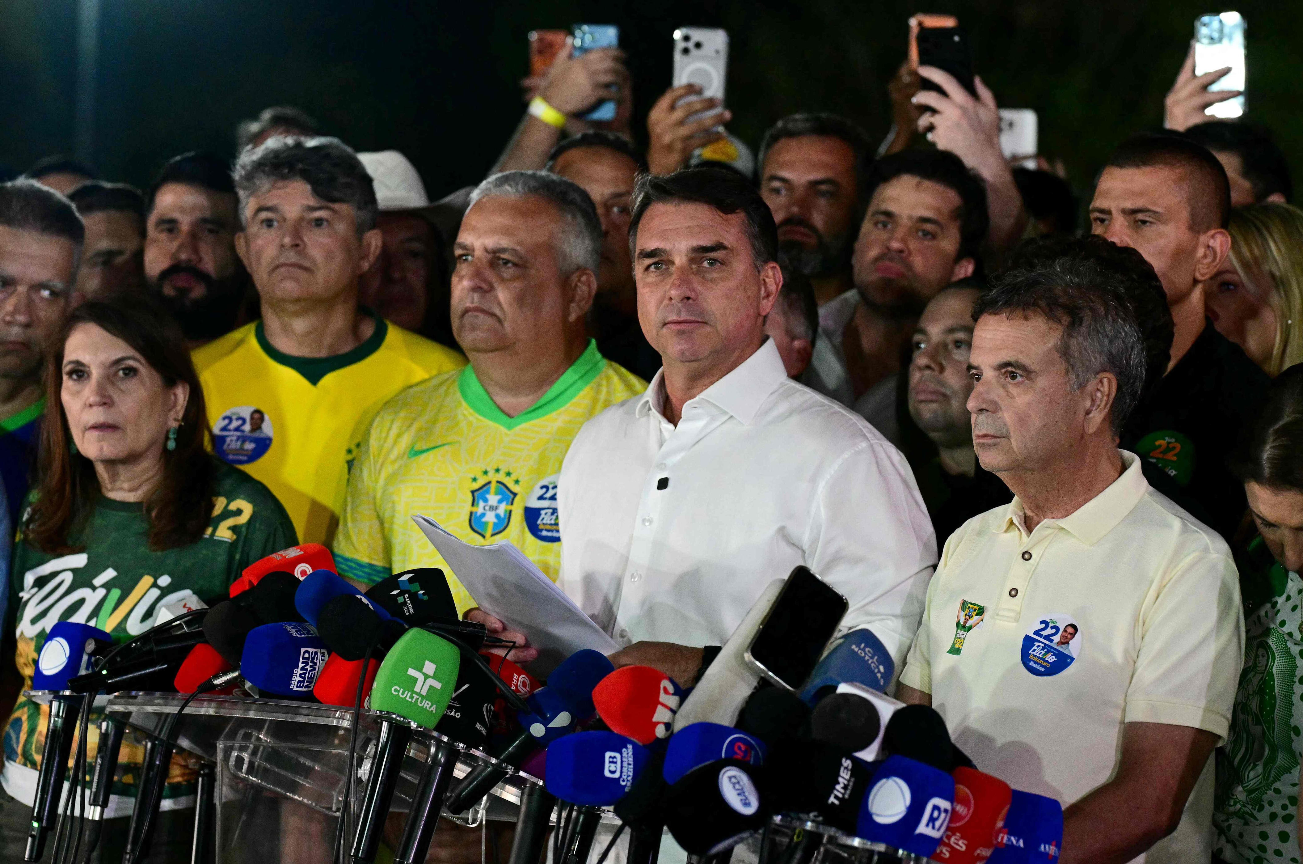 Flavio Bolsonaro challenges election result over voting extension