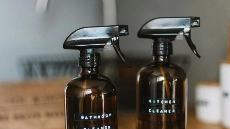 Grout cleaning methods compared: baking soda, vinegar, and steam