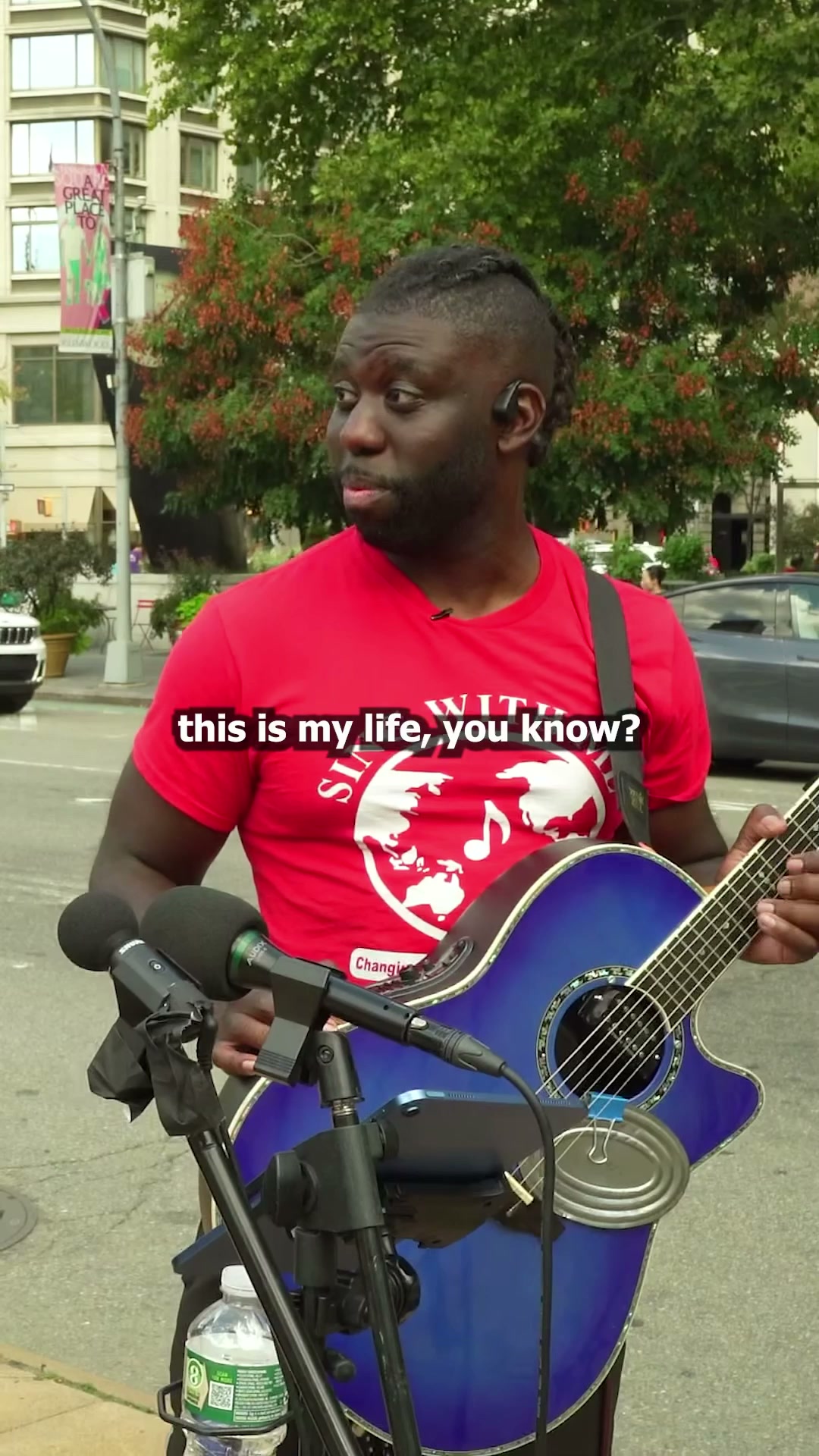 This street singer shut down a busy intersection