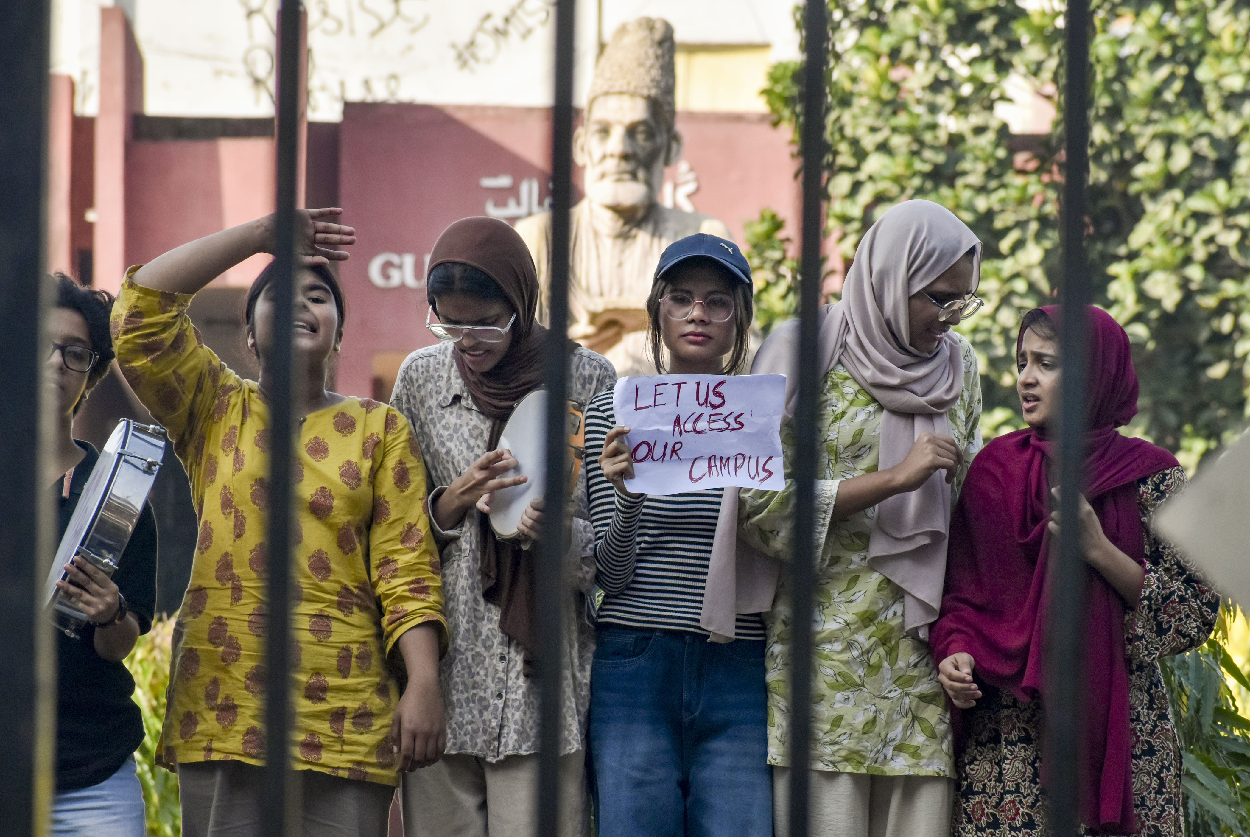 Jamia agrees to hold union polls but students refuse to end stir; Cong ...