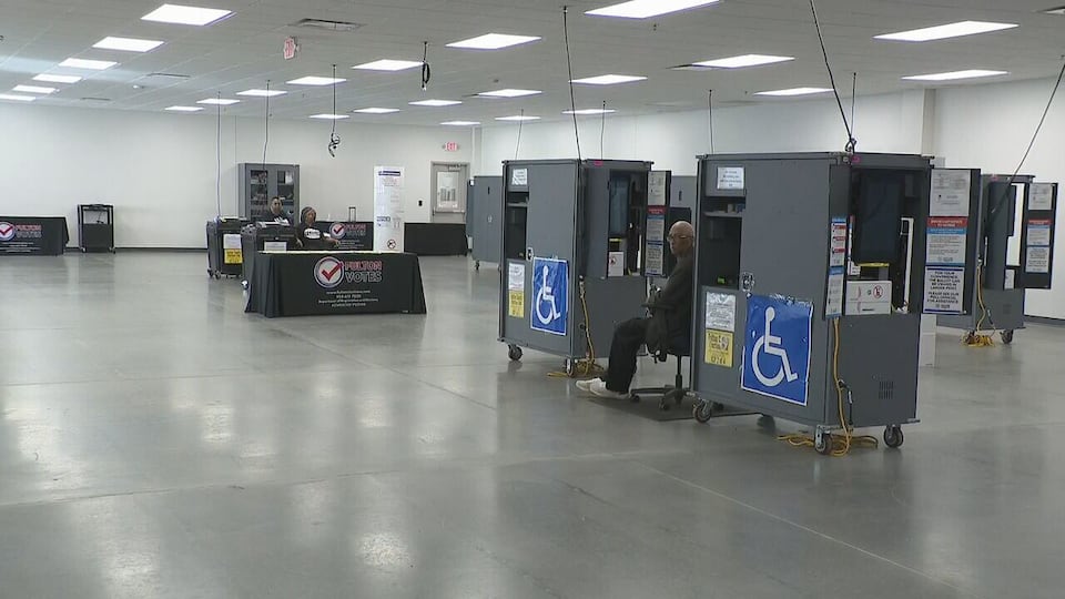 Fulton County officials show how they’re preparing for election; Sec ...