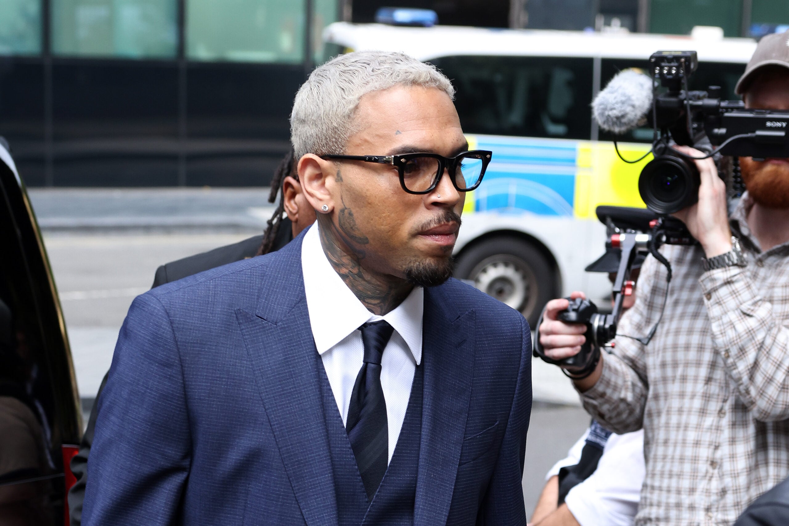Chris Brown avoids jail after receiving suspended sentence in UK ...