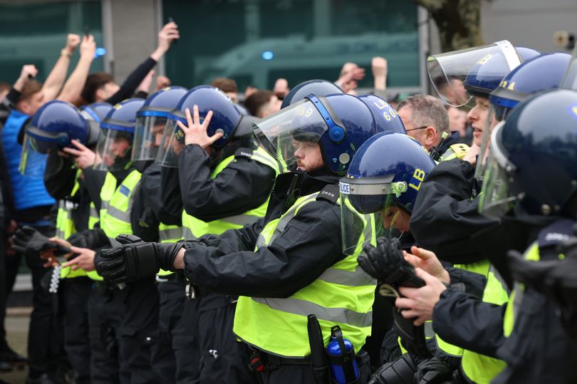 Mayor backs Newcastle and Sunderland fans' plea over Tyne-Wear derby ...