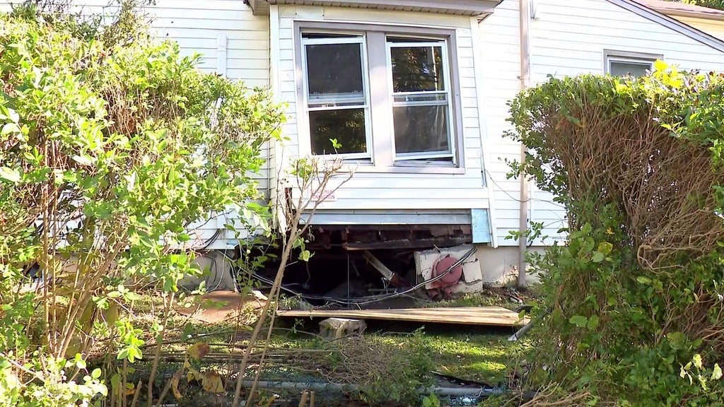 Driver crashes car into Huntington Station adult home, displacing 27 ...