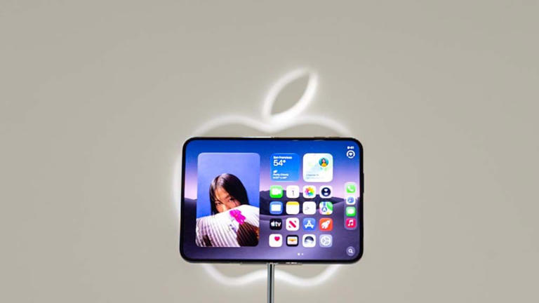 Cracks in the fold: Early iPhone Duo users report screen failures