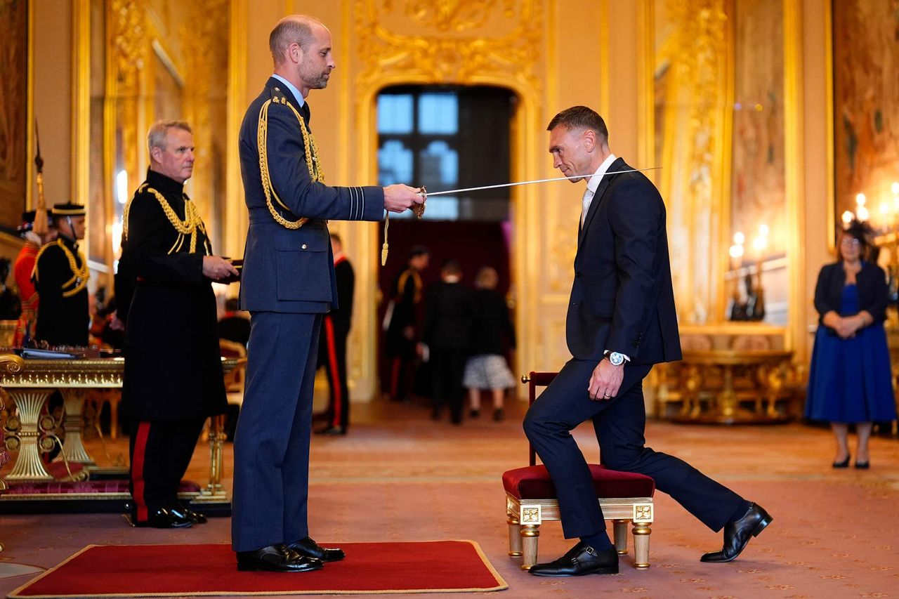 Prince William says rugby star Kevin Sinfield should have been knighted ...