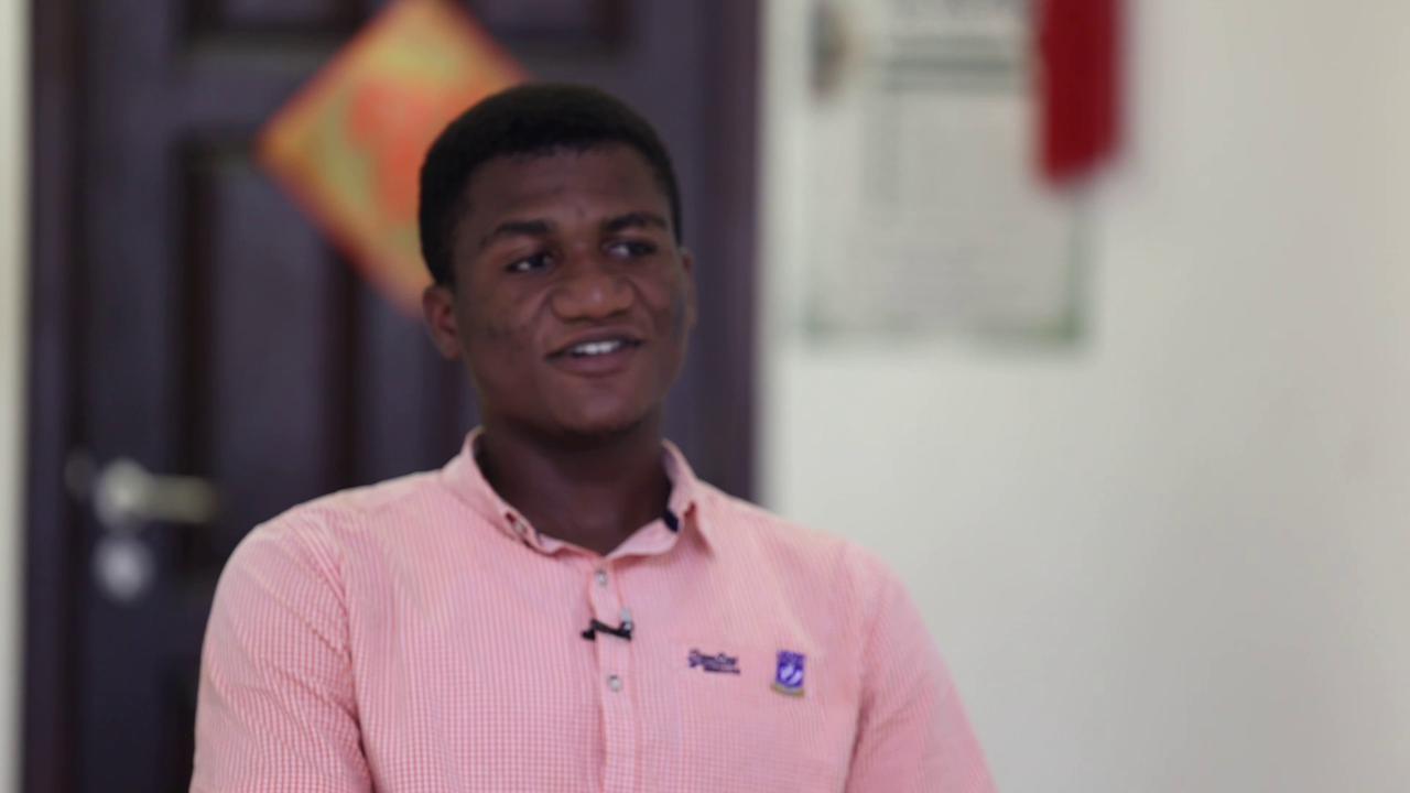 Ghana: Student performs Chinese face-changing art in Accra - 74475065