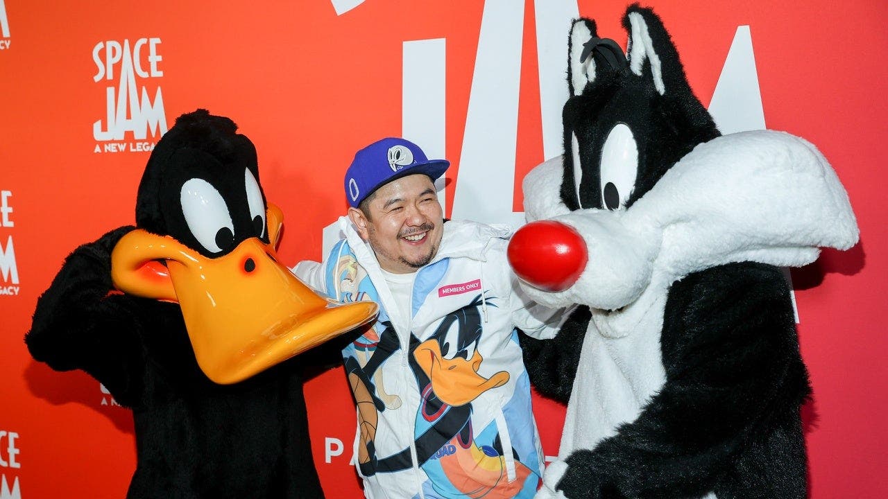 Eric Bauza, 'Looney Tunes' voice actor behind Bugs Bunny and Daffy Duck ...