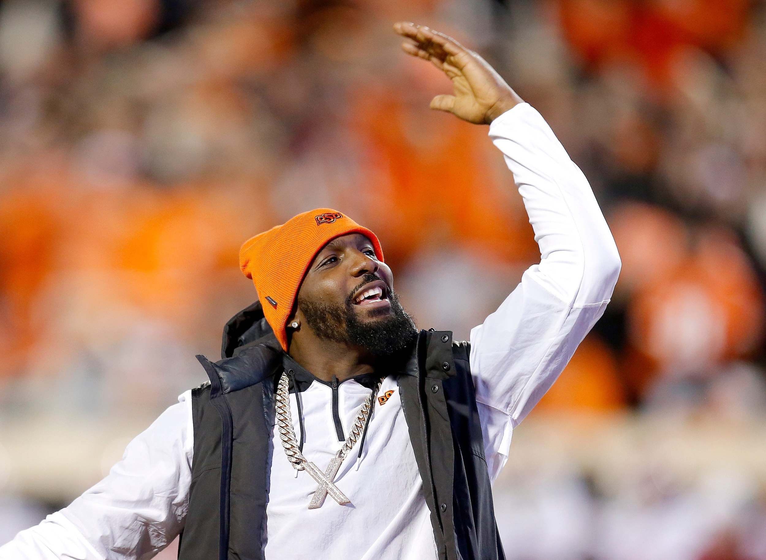 Ex-Cowboys star Dez Bryant says police aimed gun at him