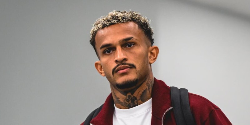 Roma, Wesley accusato dalla moglie sui social: 