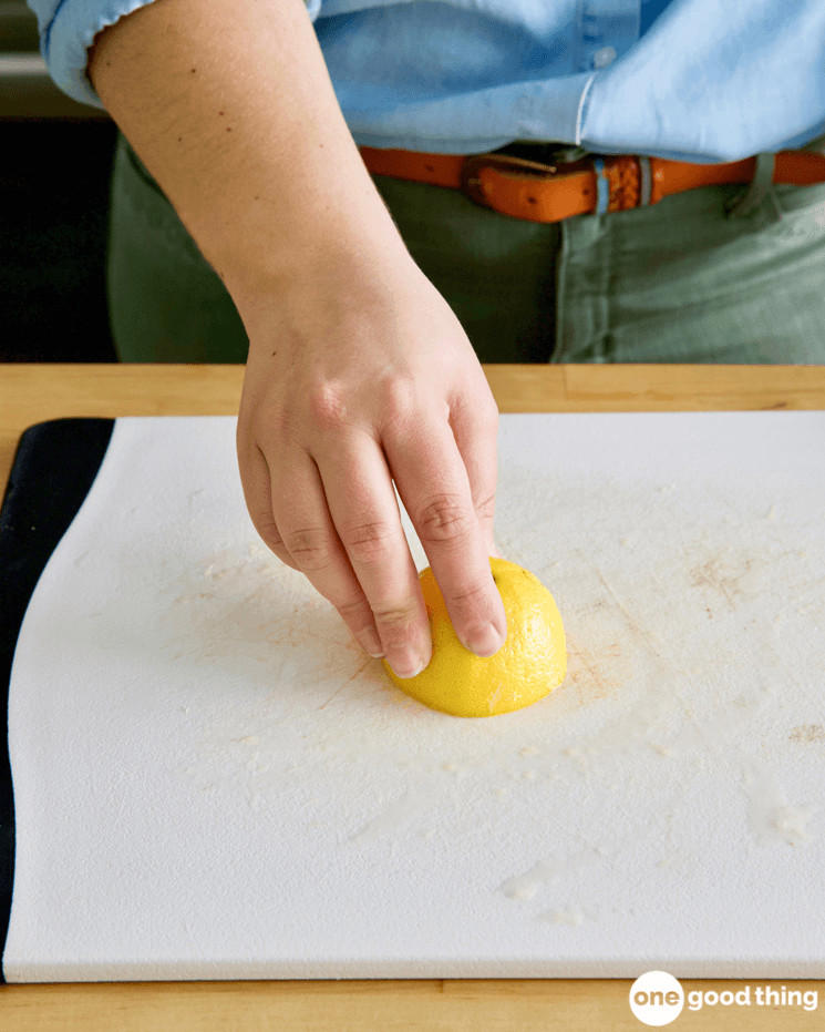 This ridiculously easy hack removes cutting board stains like magic