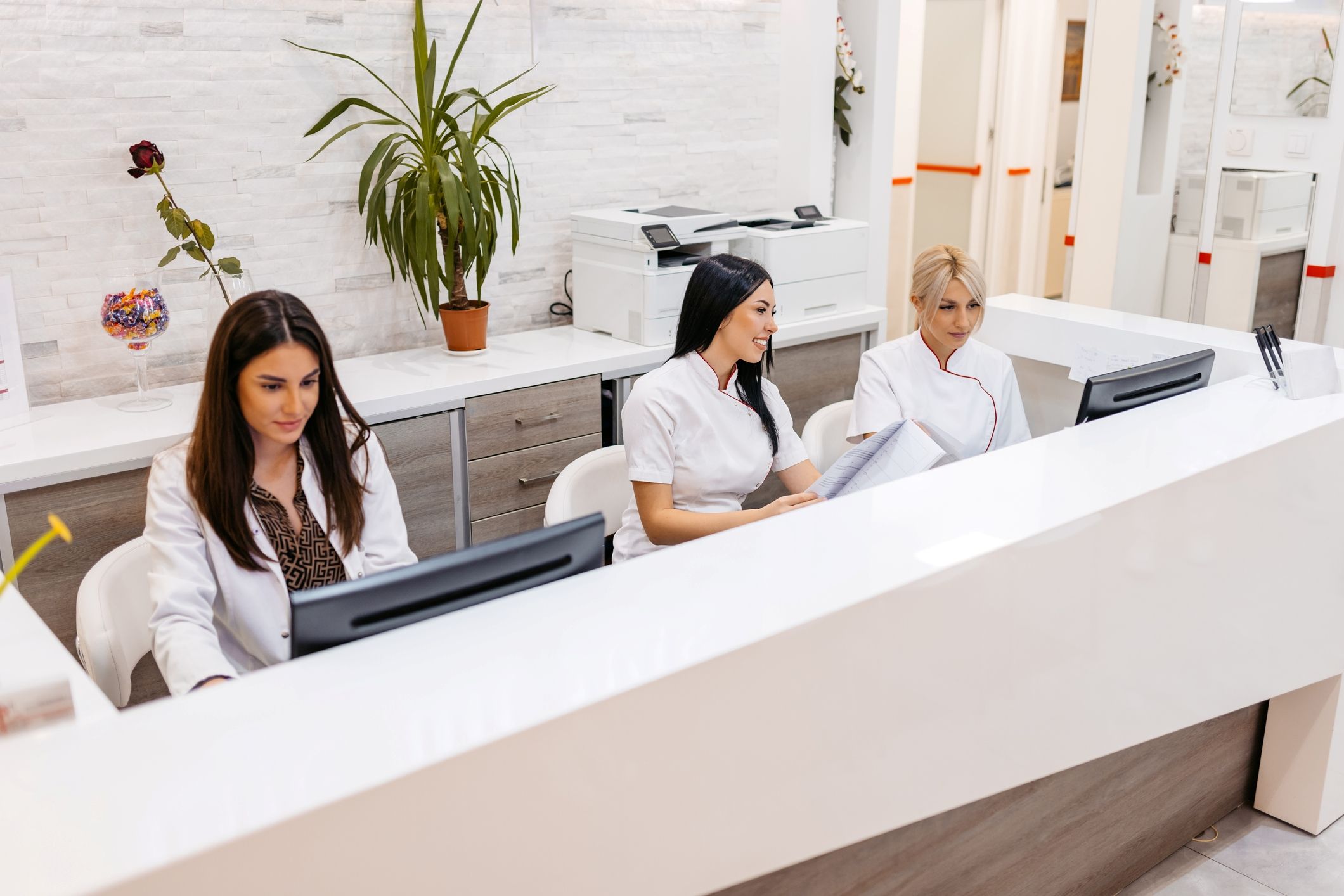 2 beaten-down healthcare stocks to buy and hold for the next decade