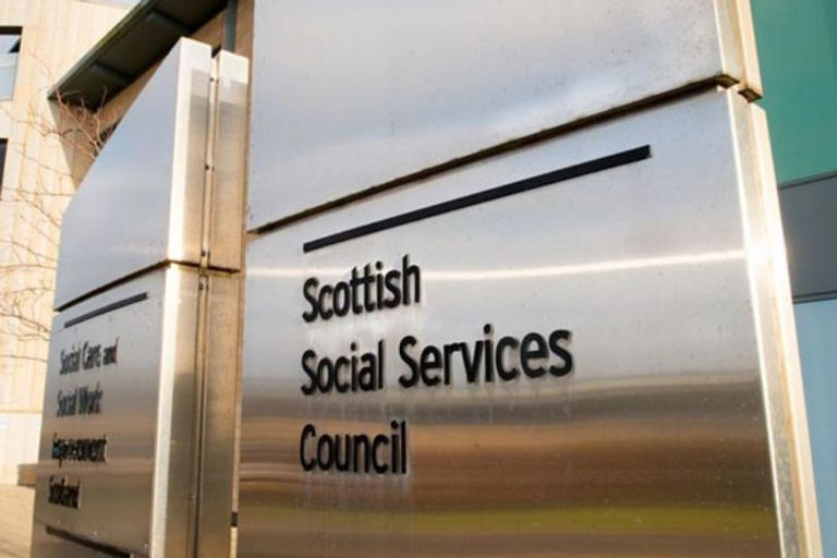 Paisley social service worker who threatened to knock 10 shades out of ...