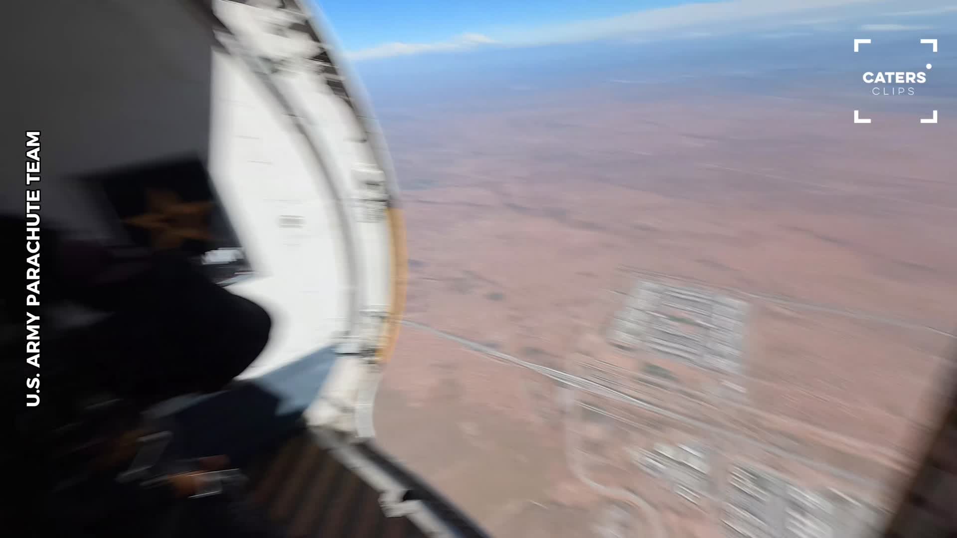 US Army Golden Knights have Texas crowd looking to the sky