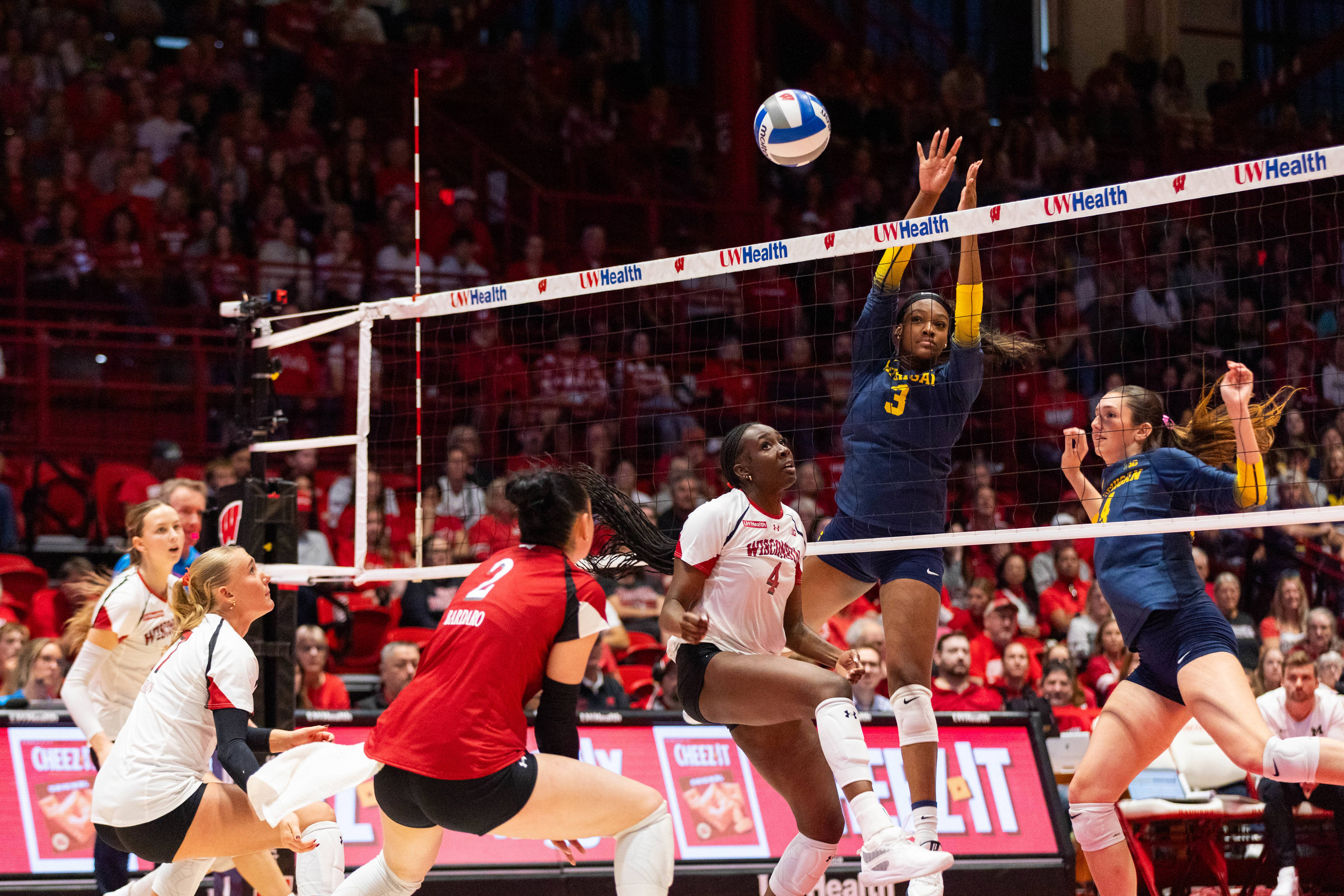 Where Wisconsin volleyball is ranked in AVCA poll after Washington loss