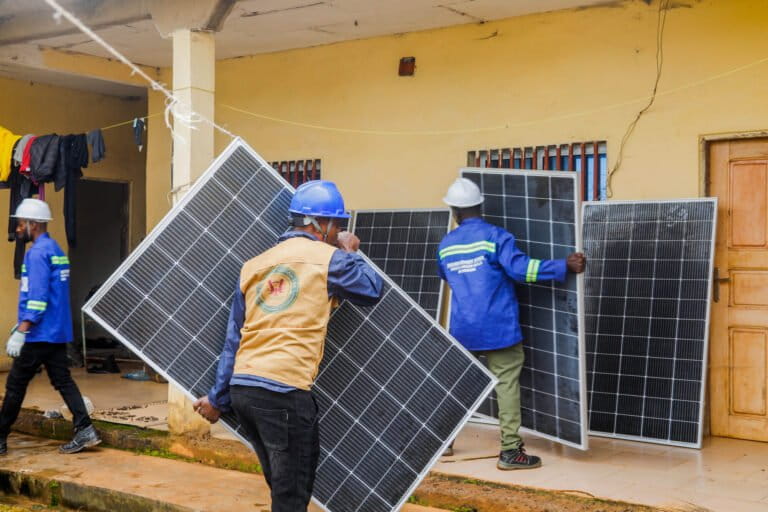 Solar initiative brings power to clinics and jobs to displaced youths ...