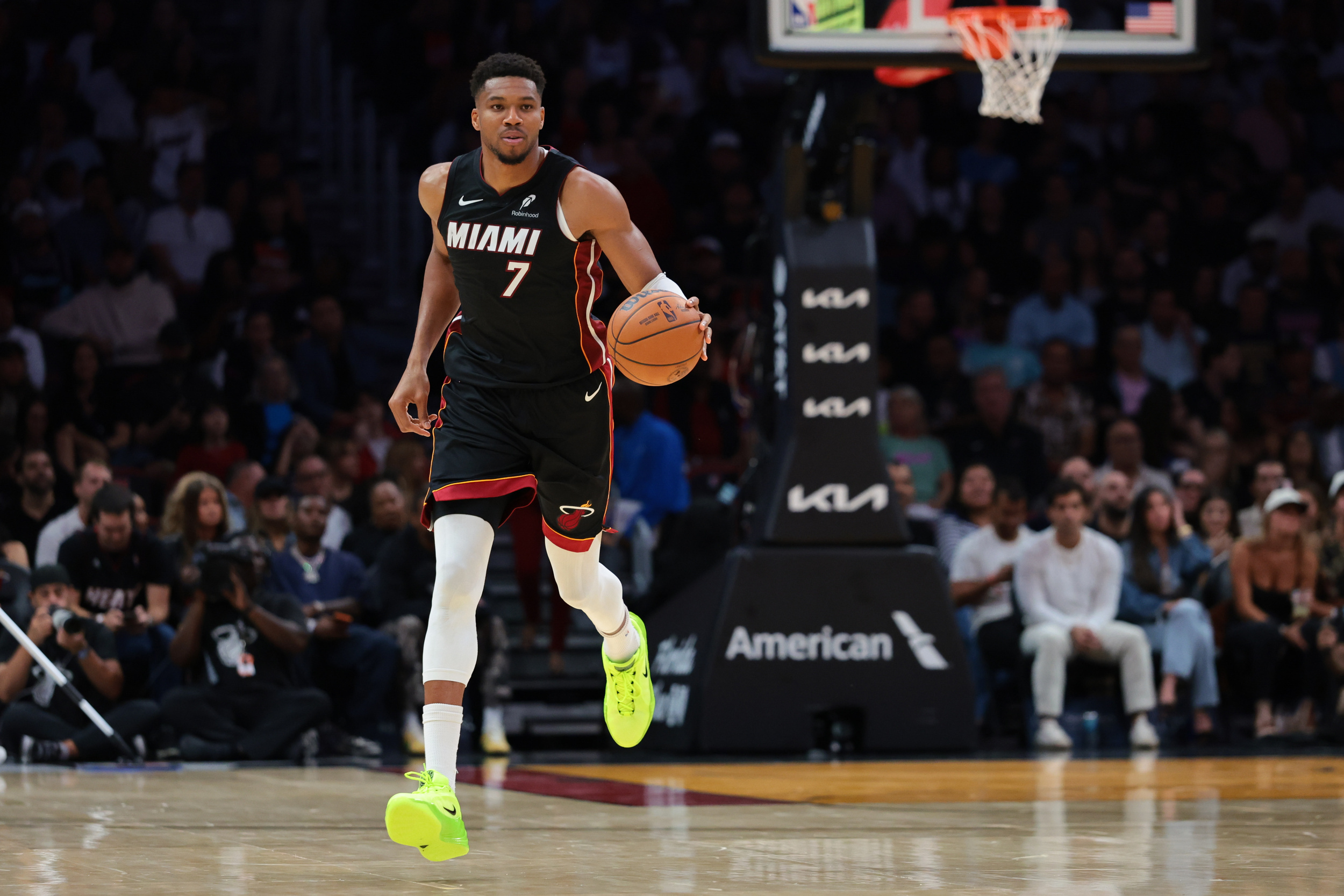 Dwyane Wade offers a warning to Giannis Antetokounmpo