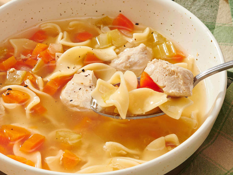 We asked 4 chefs for their favorite chicken broth, and this unexpected ...