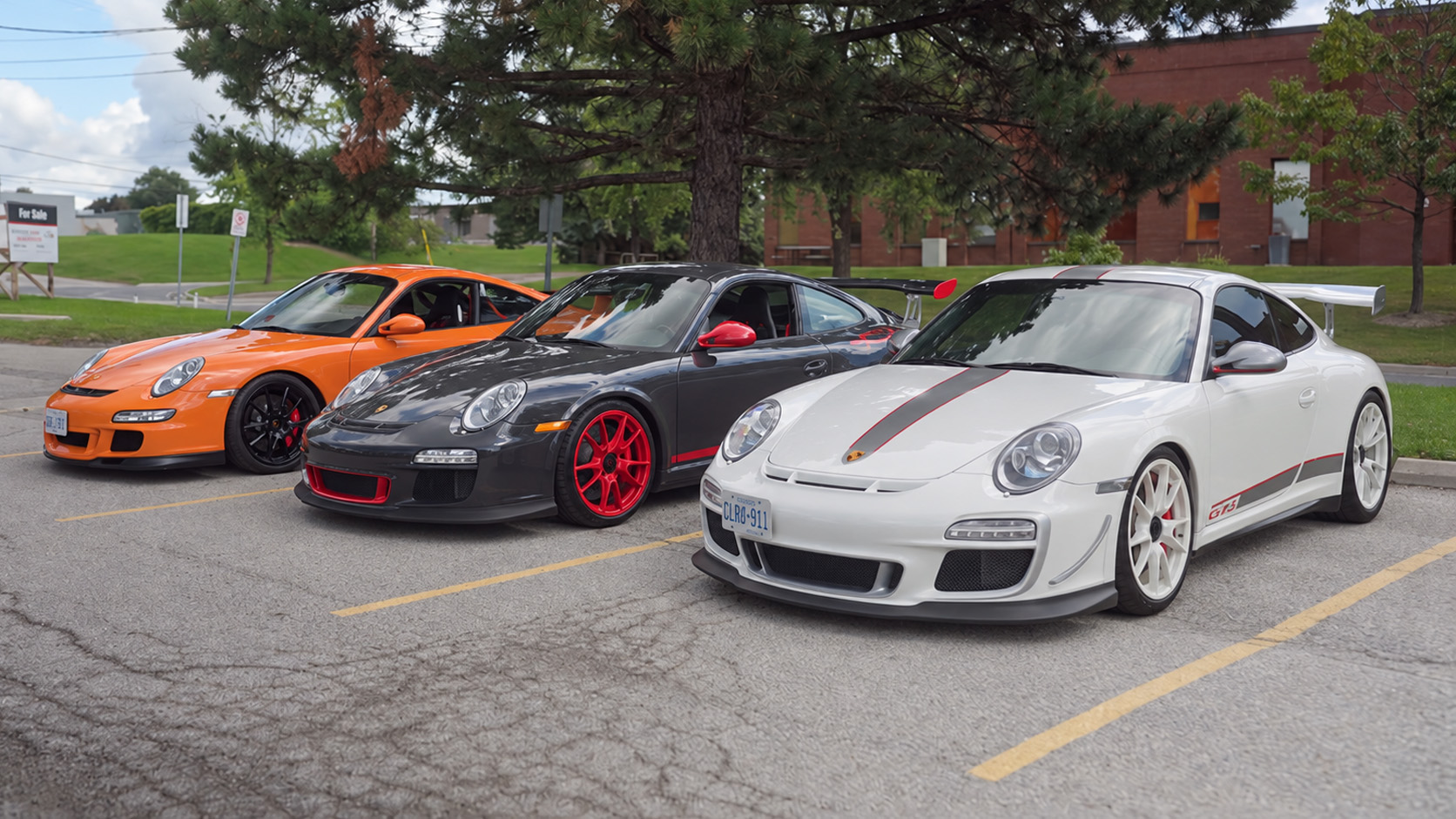 Choosing between three Porsche 997 GT3 RS versions