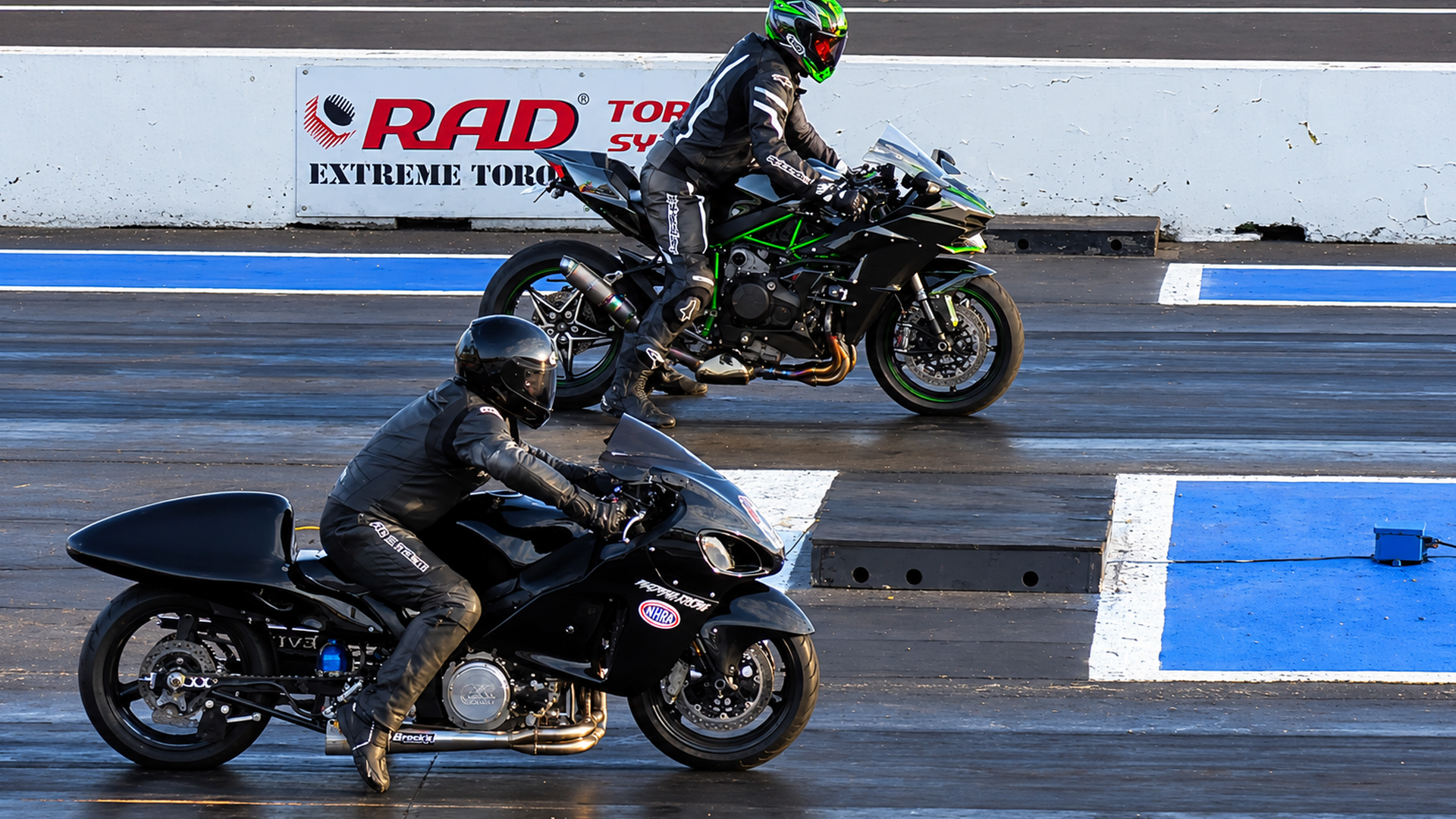 Watch a nitrous-boosted Suzuki Hayabusa run 142 mph against a Ninja H2