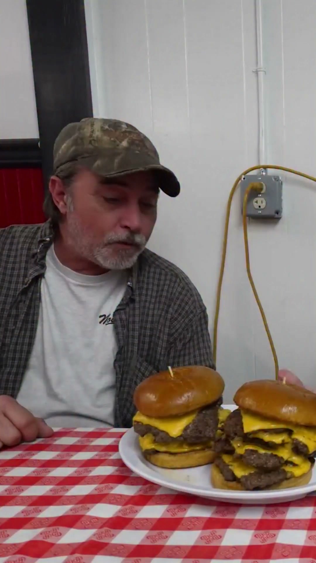 30-minute burger challenge for the first win