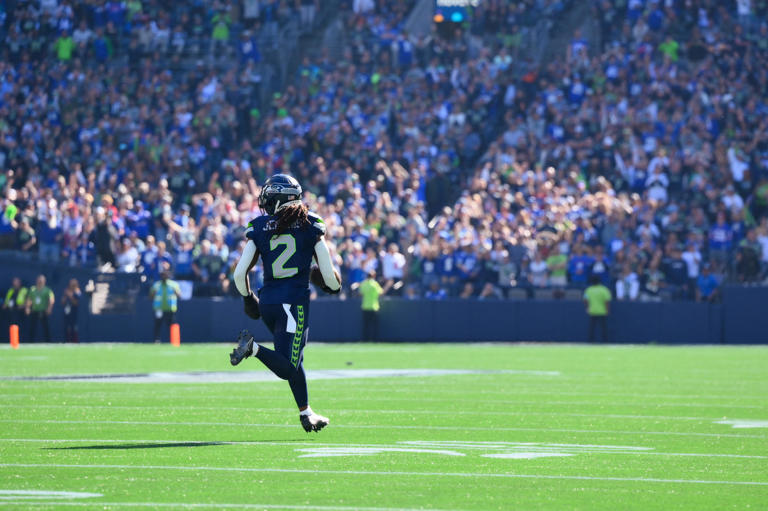 Former Seahawks safety who made franchise history signs with Ravens