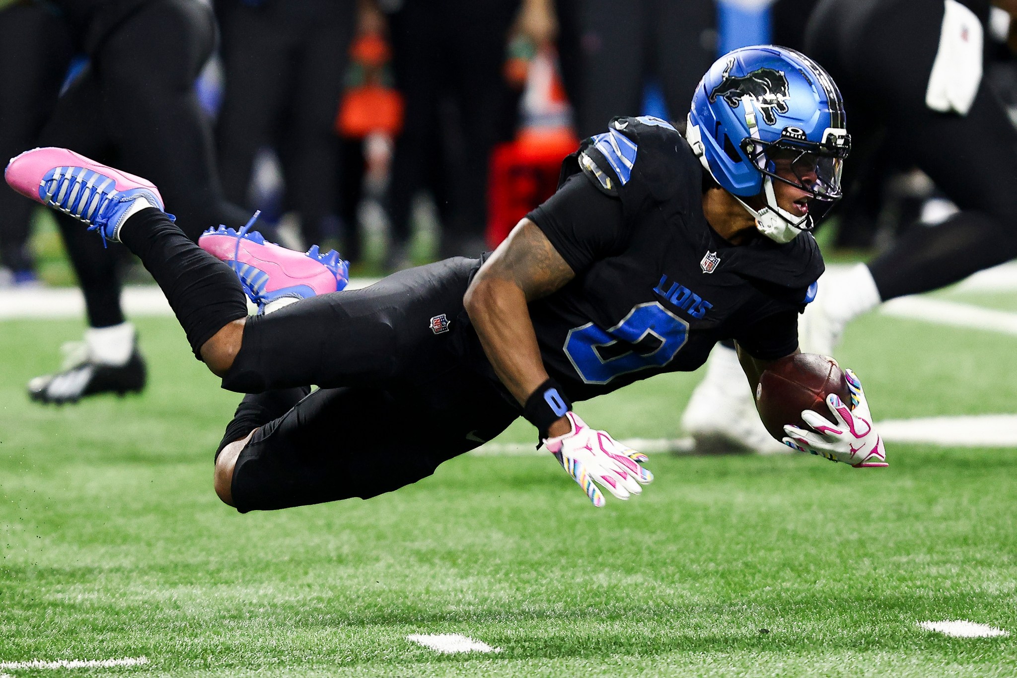 Lions RB Jahmyr Gibbs provides update after late-game injury scare