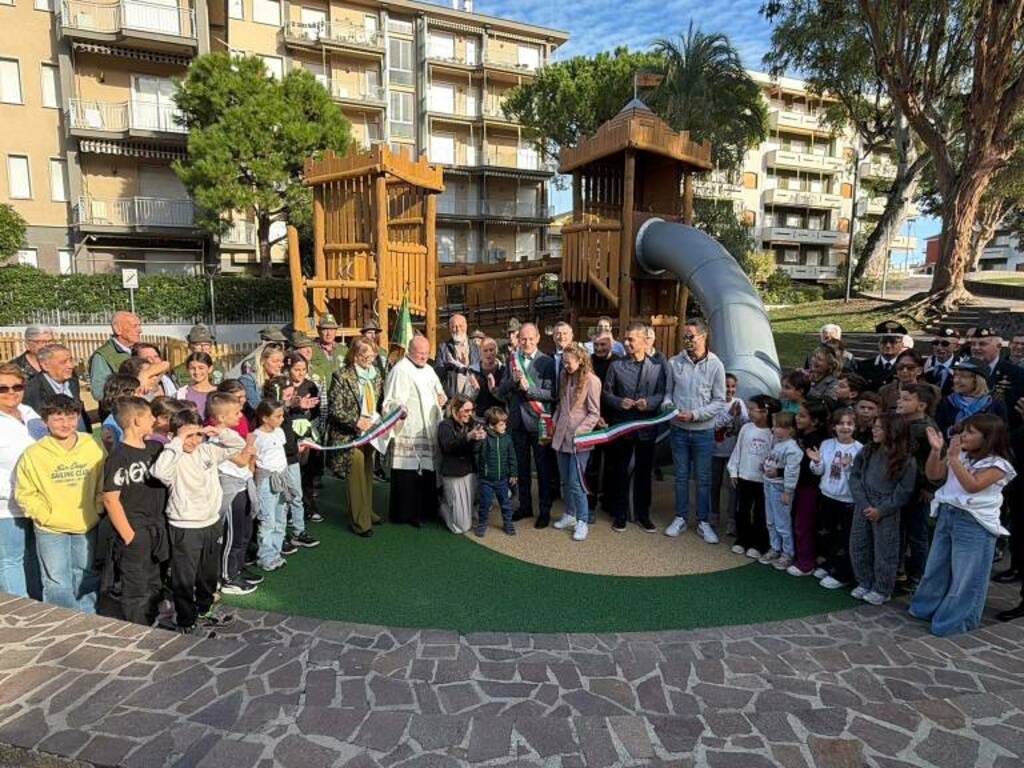 Andora, rinnovato e riaperto il parco giochi di Piazza Santa Maria