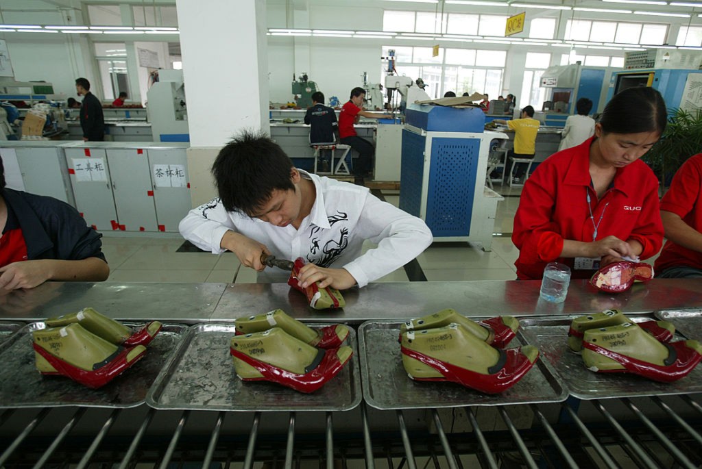 Yue Yuen issues profit warning