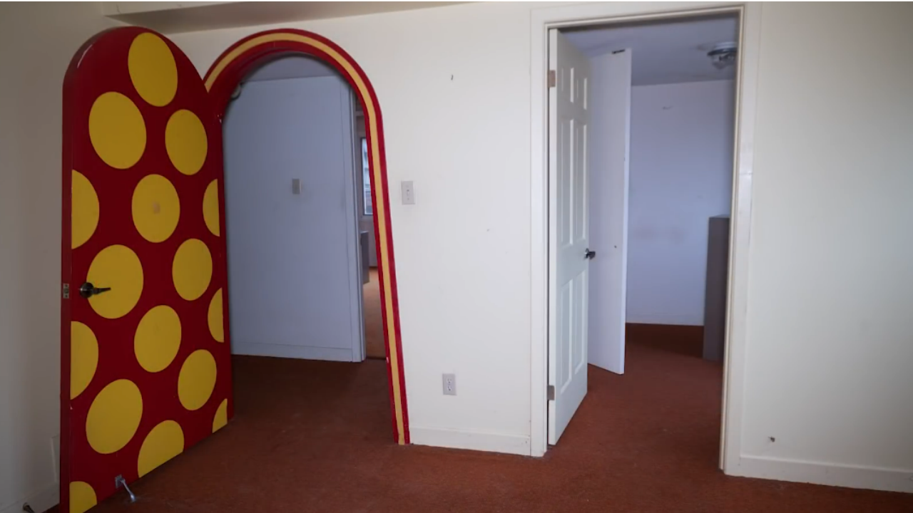 Exploring the abandoned Polka Dot Door house