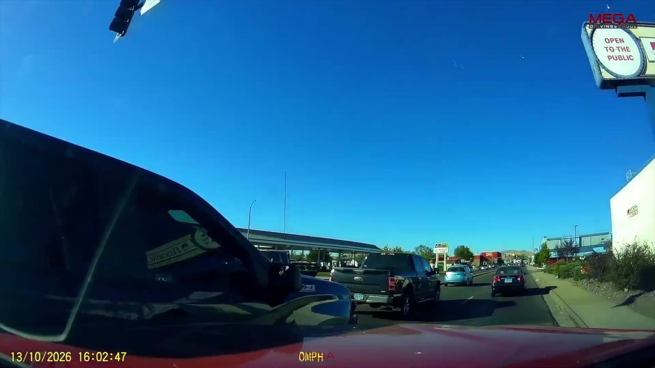 Pickup switches lanes mid intersection and crashes
