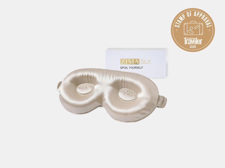 This under-$30 eye mask helps me sleep on red-eyes