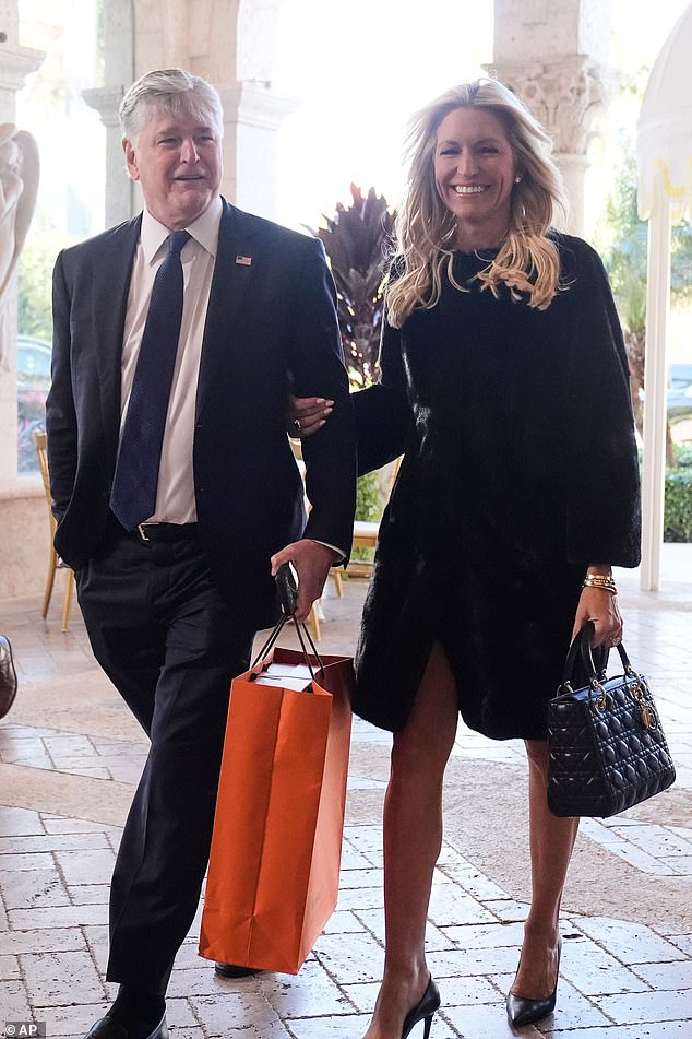 Fox hosts Sean Hannity and Ainsley Earhardt marry