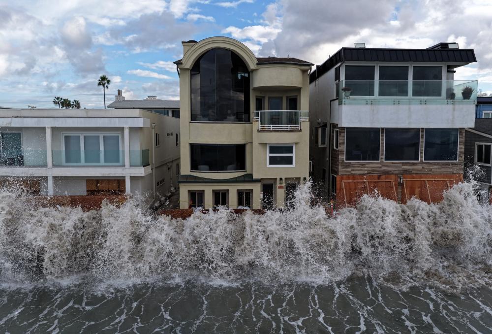 Southern California prepares for flooding amid forecast of record-breaking tides