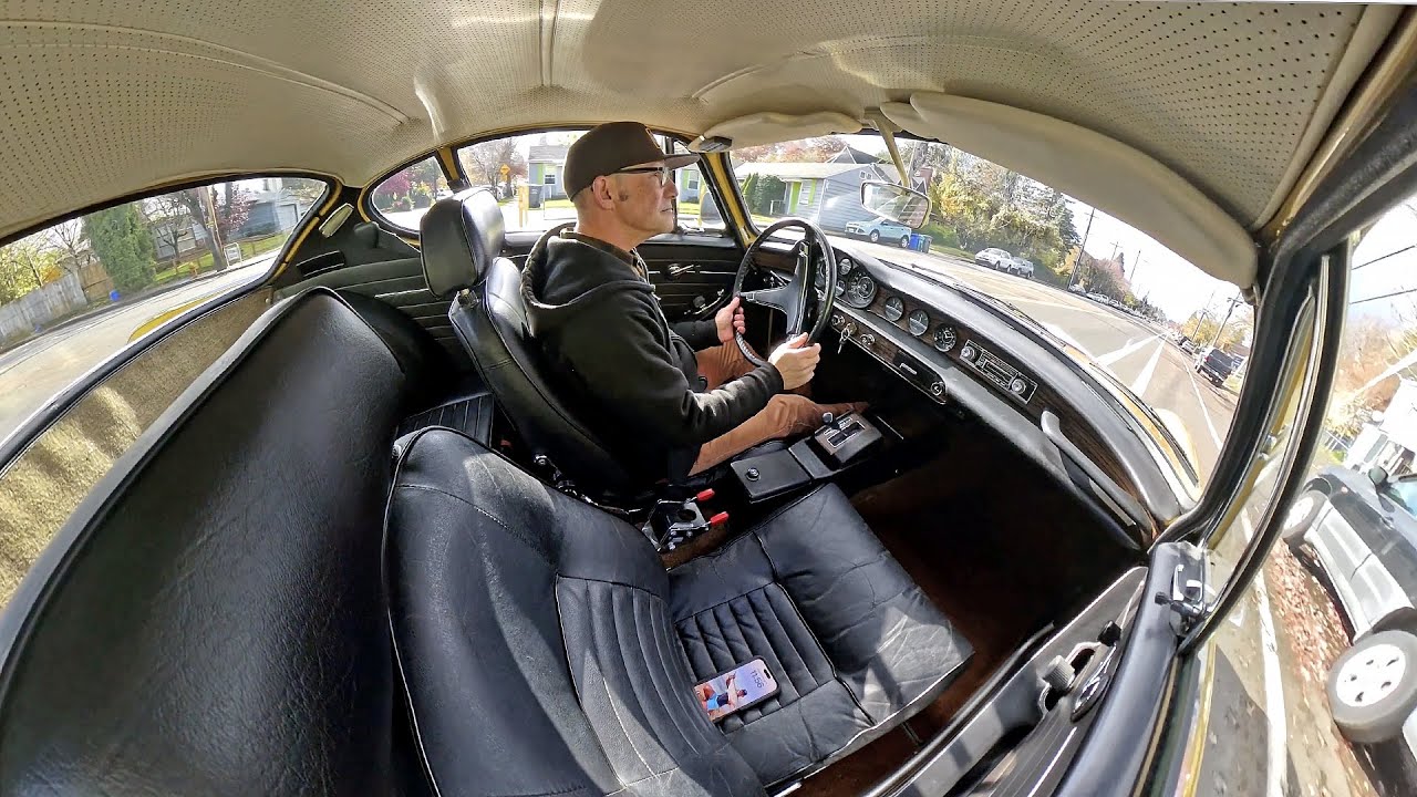 Exploring the driving experience of a 1971 Volvo 1800E