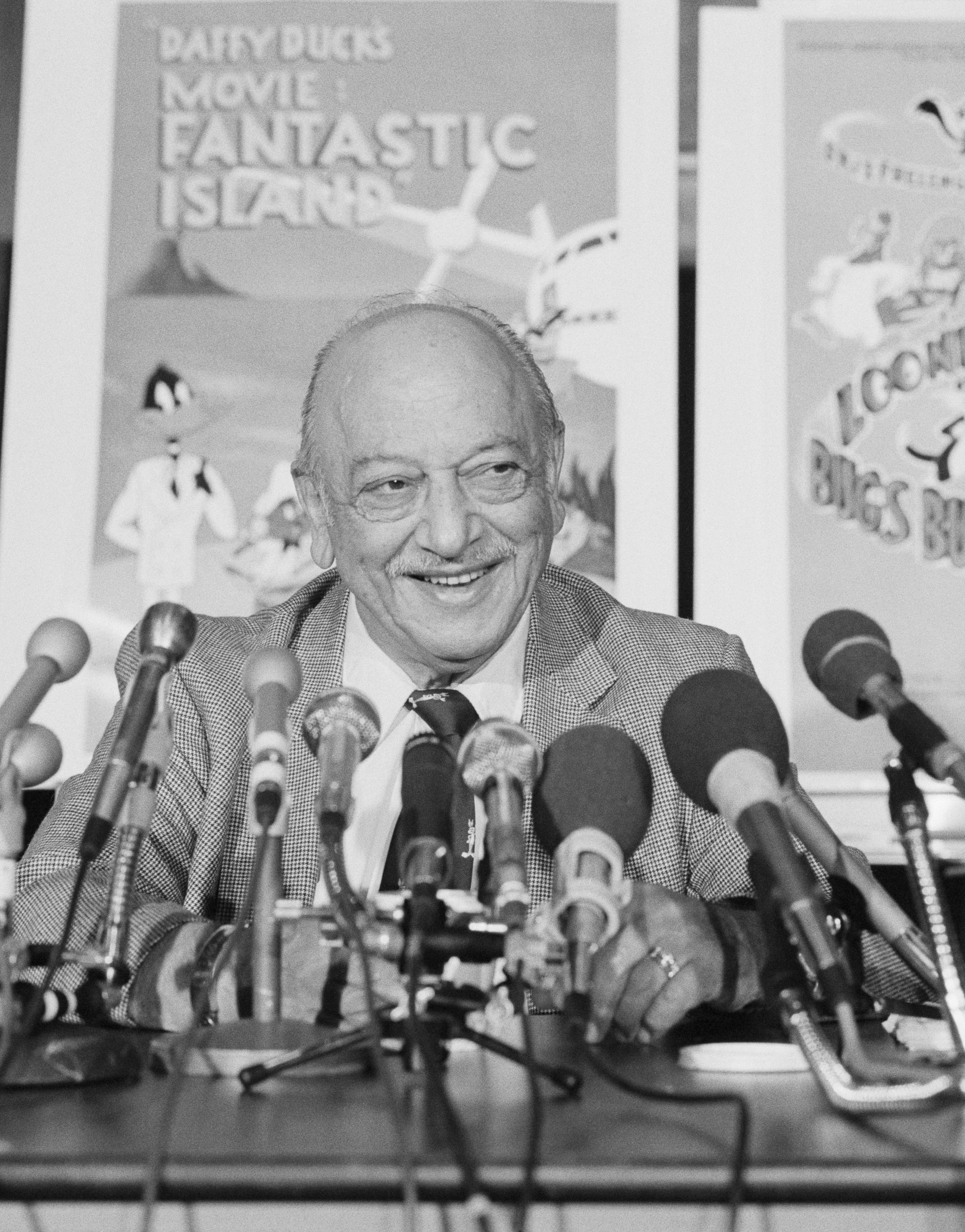 Eric Bauza, the modern voice of Bugs Bunny, has died suddenly