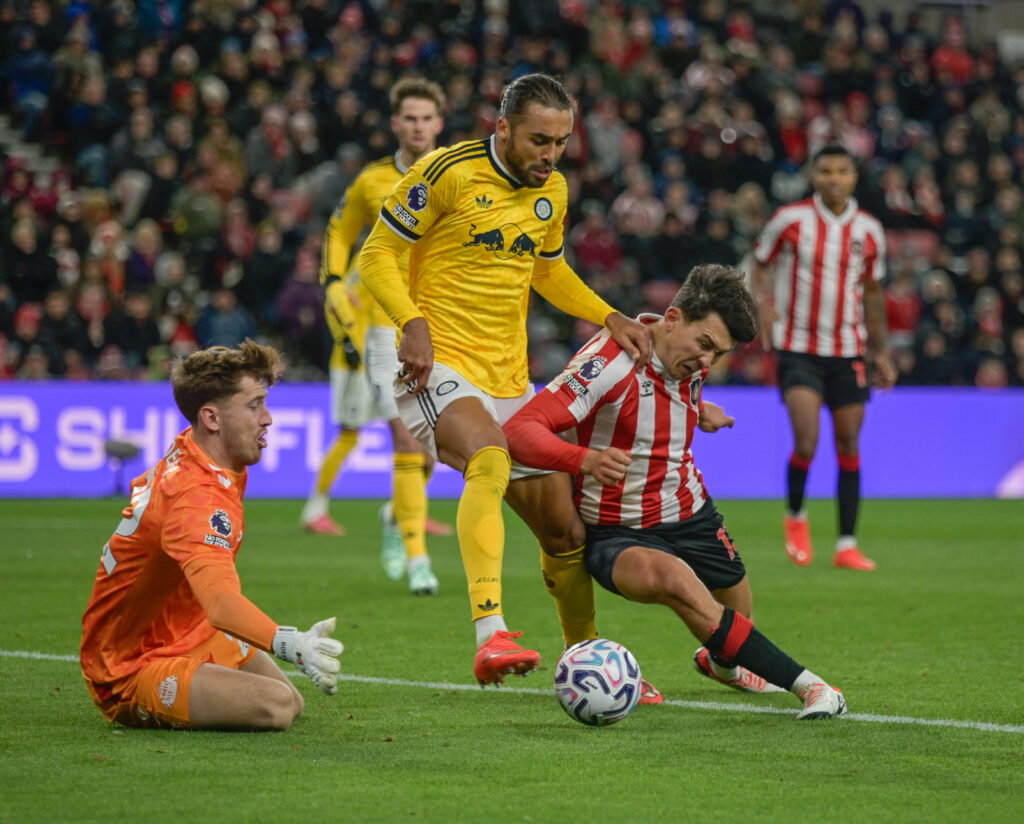 Leeds pundits rage over controversial Sunderland penalty call: 