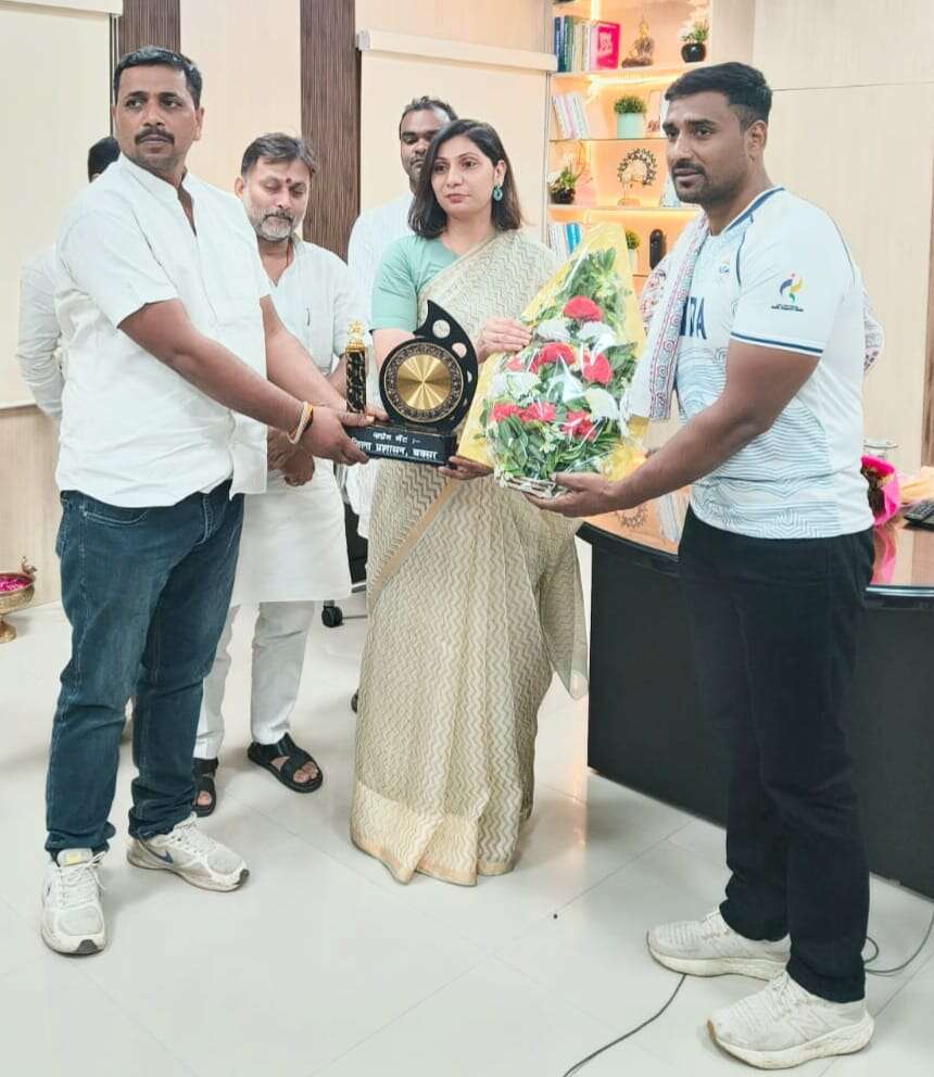 Buxar wrestler felicitated for Asian Games contribution