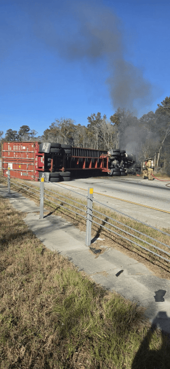 Overturned tractor-trailer has I-16 westbound closed in Metter