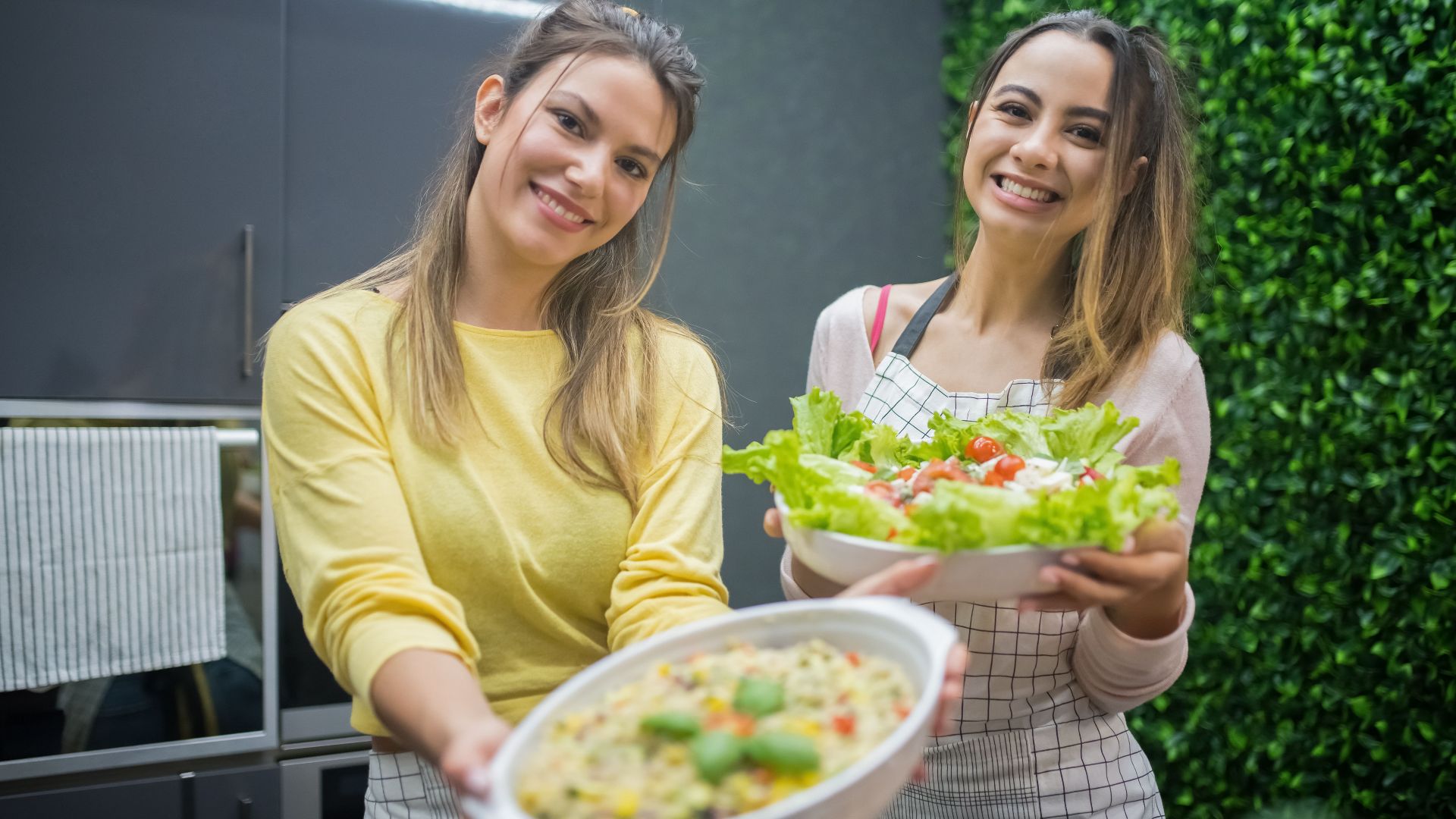Potluck etiquette: 10 things you shouldn't do at a potluck & 10 good ...
