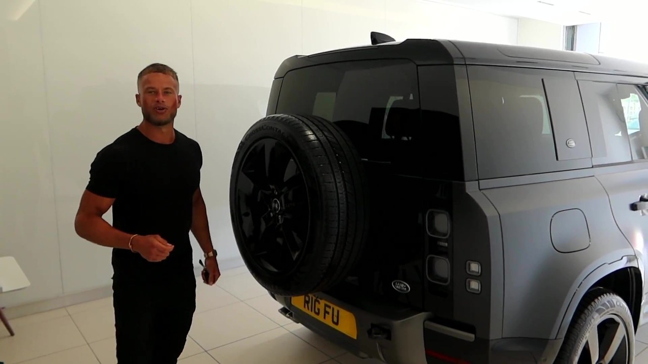 JE collects his V8 Carpathian Land Rover Defender