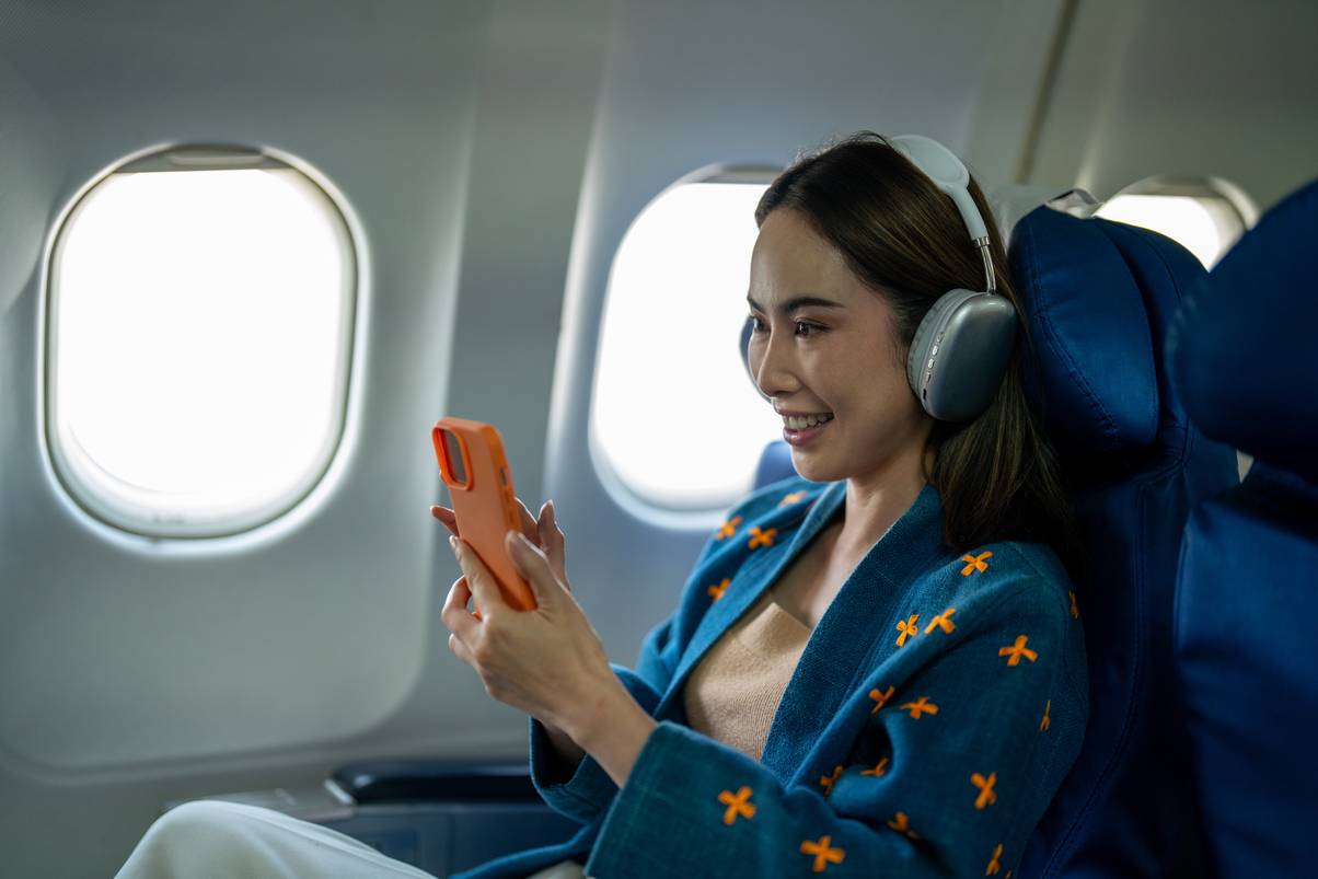 EasyJet passengers will be able to ditch flight mode and use fast wifi ...