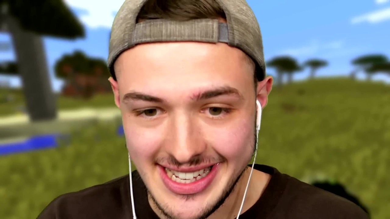 BeckBroJack morphs into Ben 10 aliens every 60 seconds in Minecraft