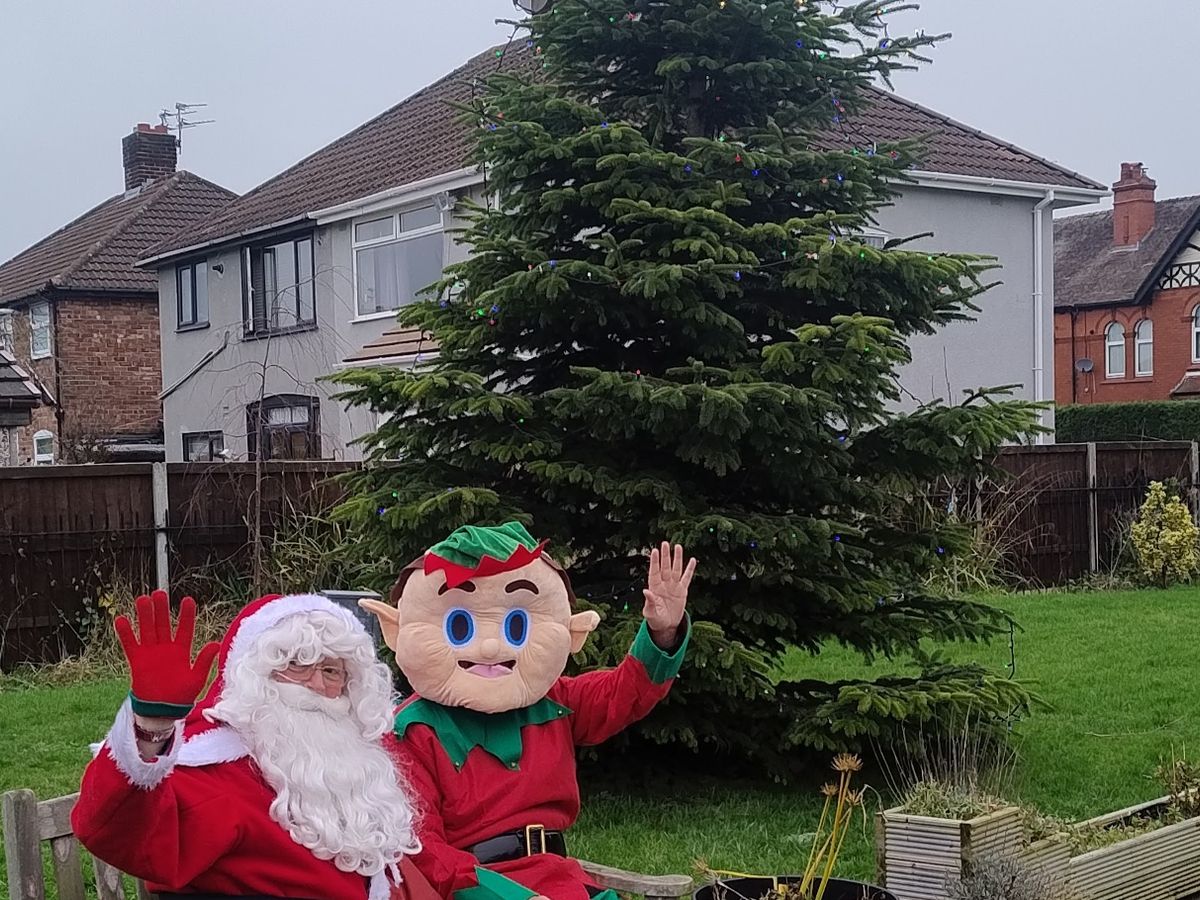 Hunt Cross Christmas tree cost branded 'daylight robbery' as row breaks out