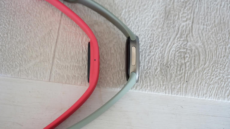 【Hothotレビュー】Airの軽さかEdgeの画面か。Google「Fitbit Edge」を使って分かった違い