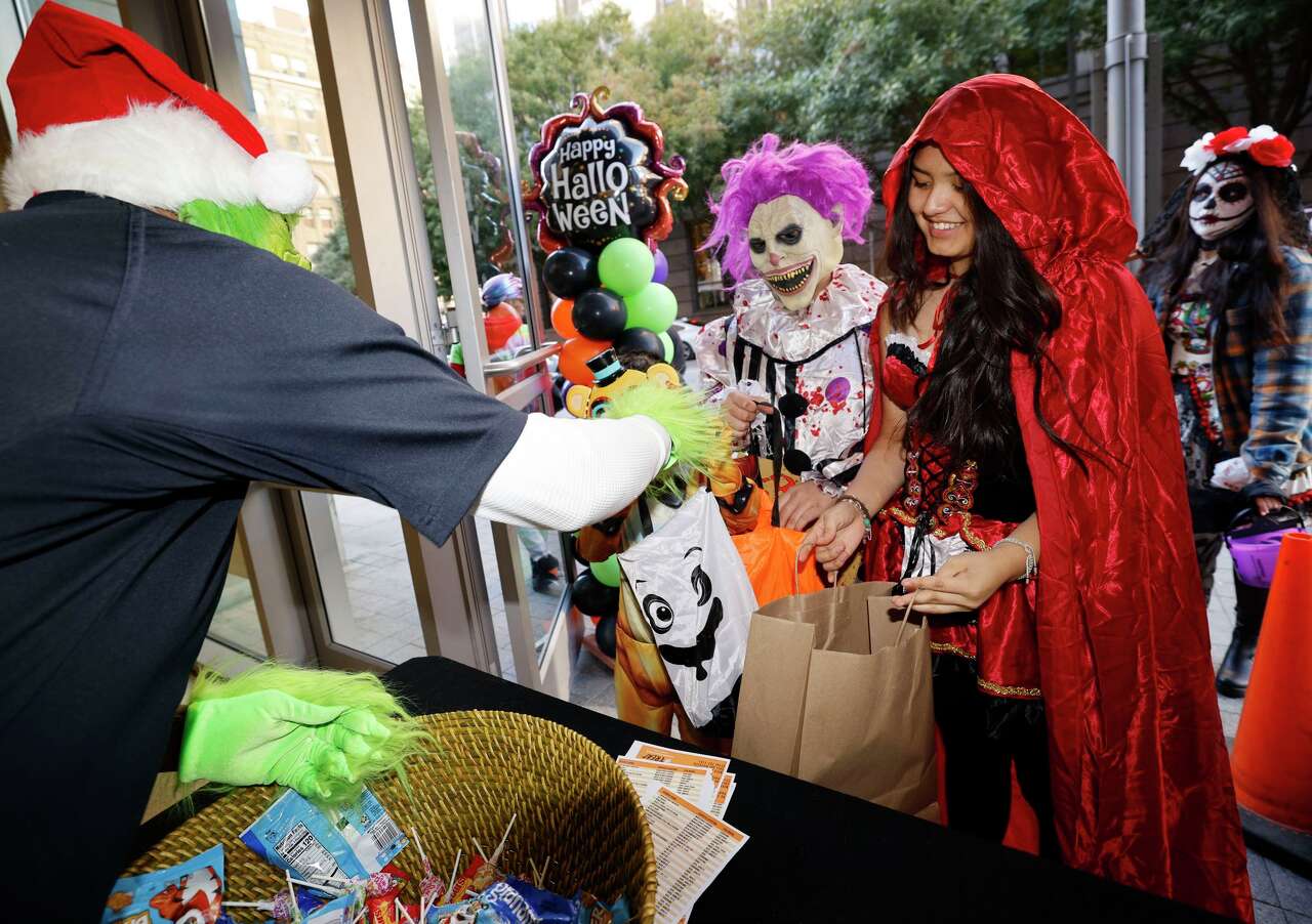 A rainy Halloween could be on its way to D-FW. Here's the latest forecast